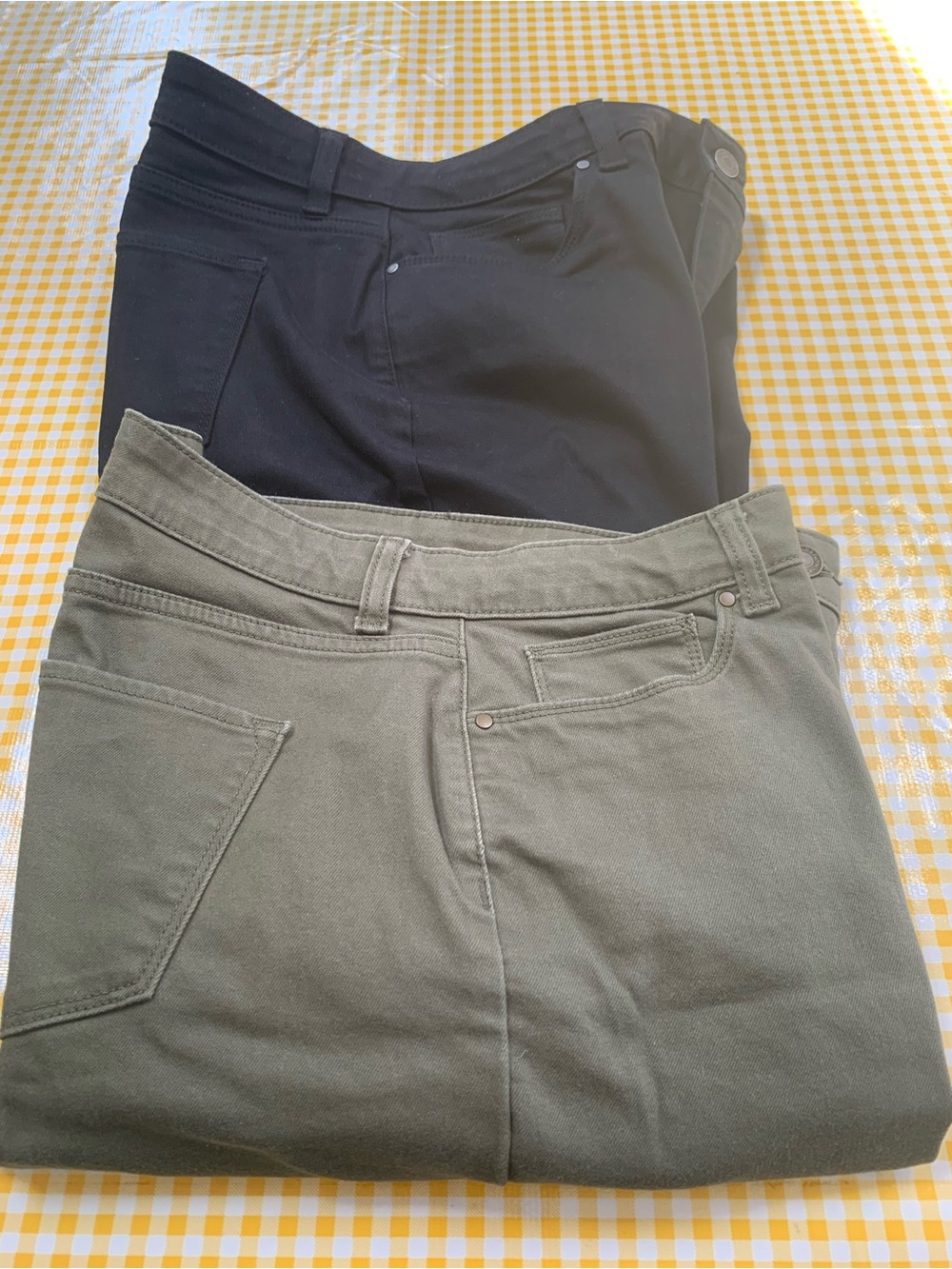 2 pair of croft & barrow Capri/ankle pants. Size 12.
